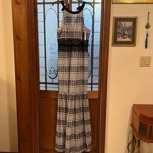 STUNNING NEW W TAGS BLACK AND WHITE LACE